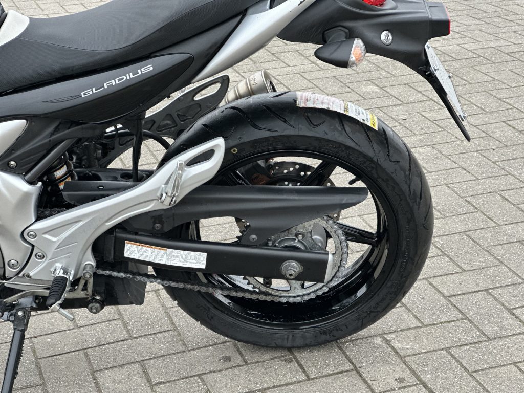 Suzuki SV 650 Gladius 16.000 Km