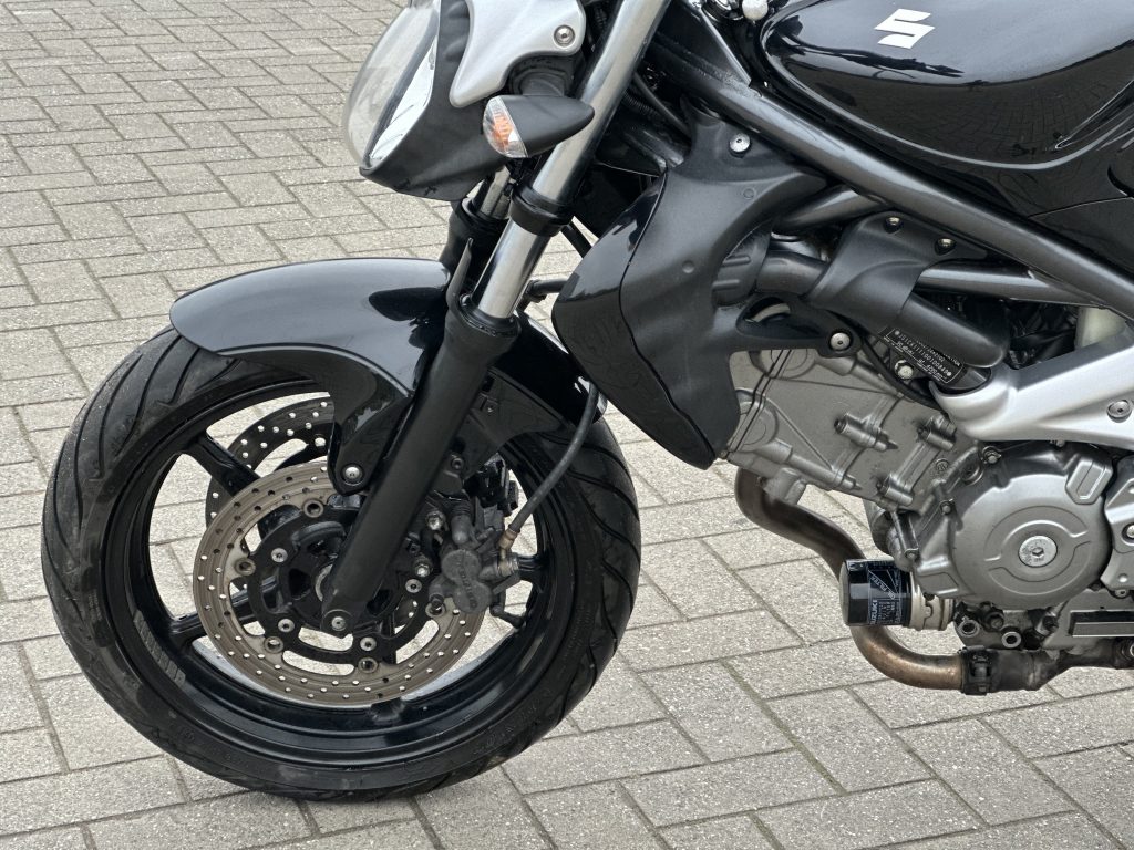 Suzuki SV 650 Gladius 16.000 Km