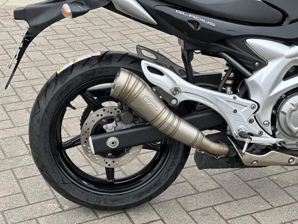 Suzuki SV 650 Gladius 16.000 Km