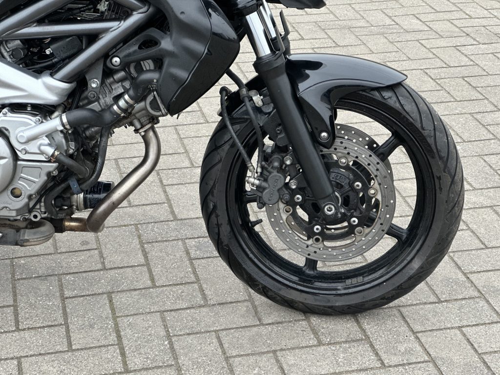 Suzuki SV 650 Gladius 16.000 Km