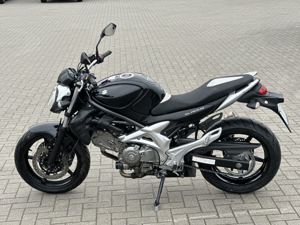 Suzuki SV 650 Gladius 16.000 Km