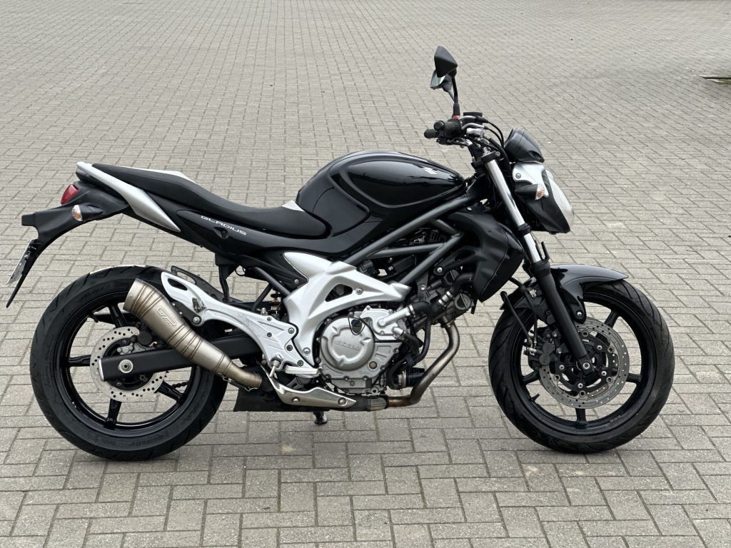 Suzuki SV 650 Gladius 16.000 Km